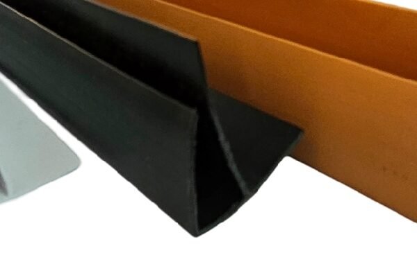 Perfil Perimetral para terminacion de machimbre de pvc modelo F x3mts